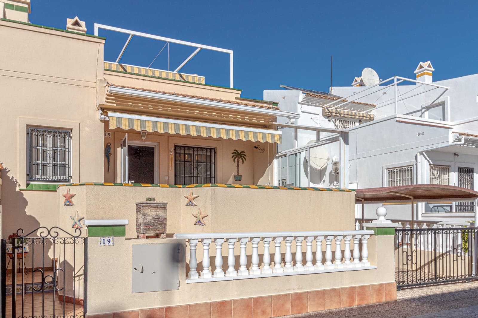 3 slaapkamer Rijtjeshuis te koop in Playa Flamenca met zwembad - € 259.000 (Ref: 9516561)