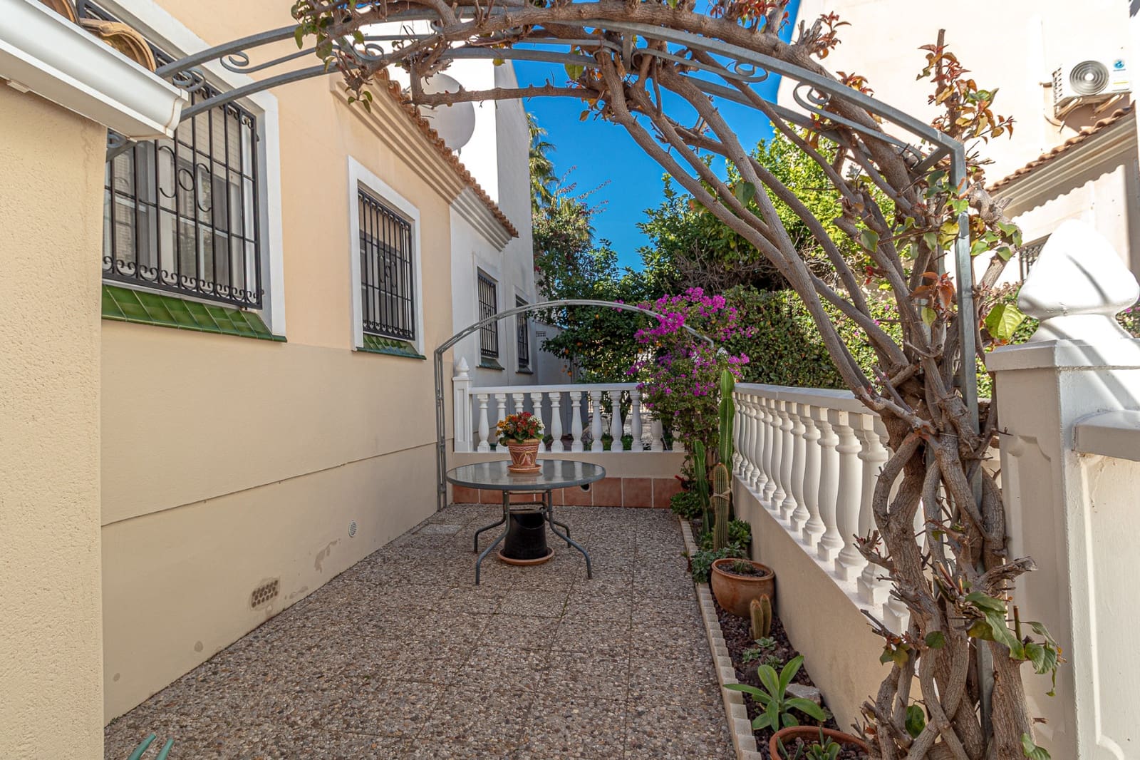 3 slaapkamer Rijtjeshuis te koop in Playa Flamenca met zwembad - € 259.000 (Ref: 9516561)