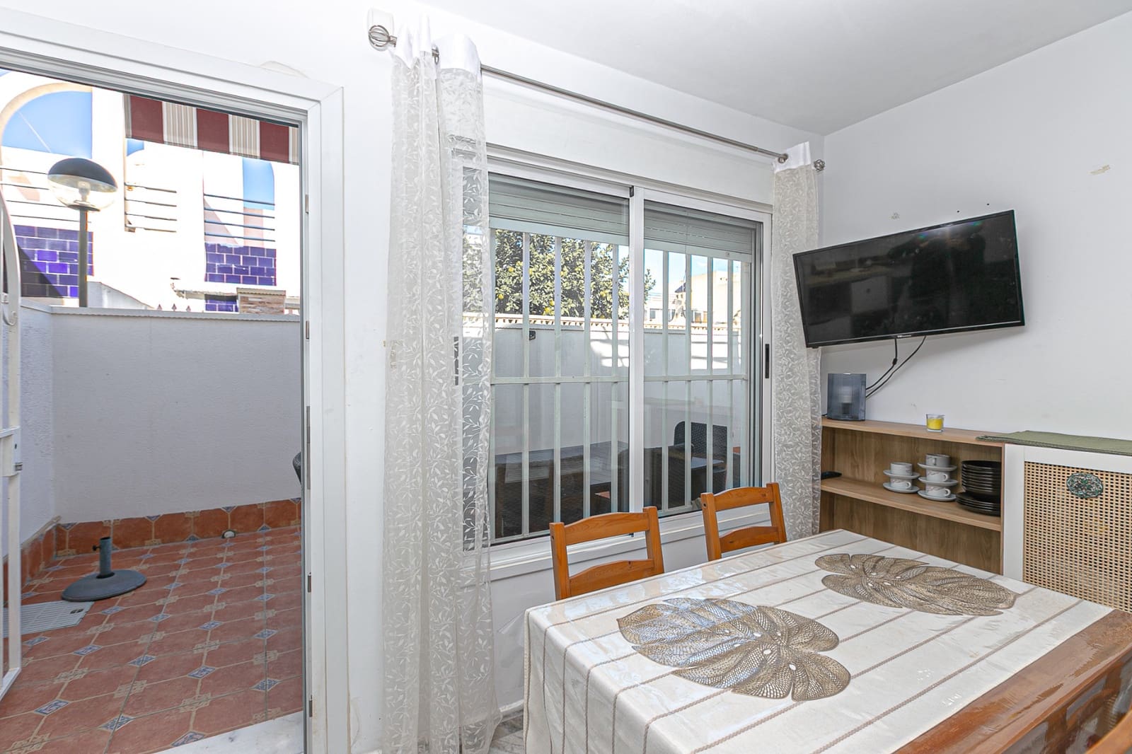 2 soveværelse Bungalow til salg i Torrevieja med swimmingpool - € 145.000 (Ref: 9539079)