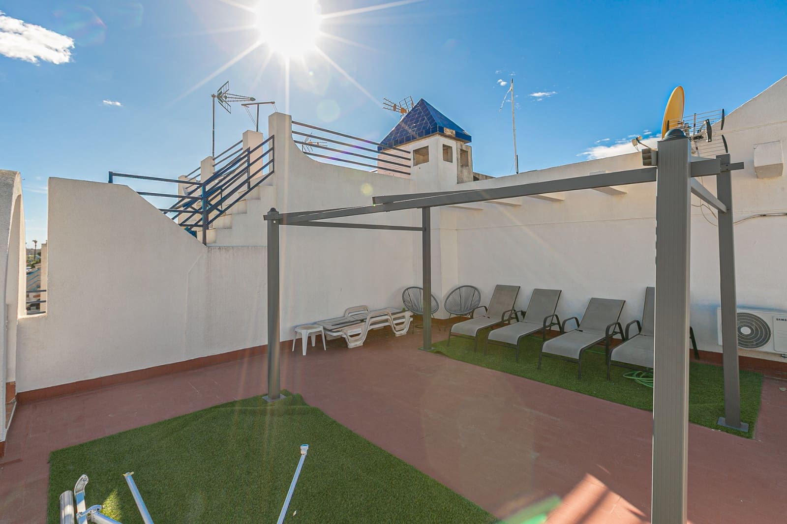 2 soveværelse Bungalow til salg i Torrevieja med swimmingpool - € 145.000 (Ref: 9539079)