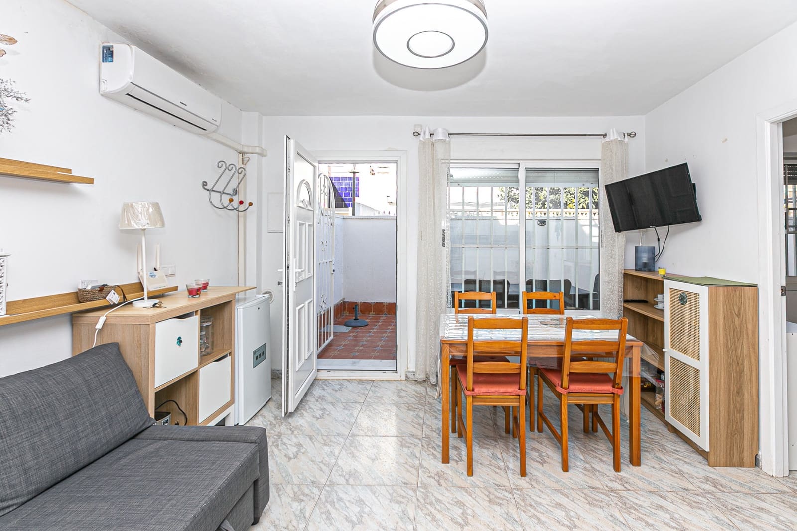 2 soveværelse Bungalow til salg i Torrevieja med swimmingpool - € 145.000 (Ref: 9539079)