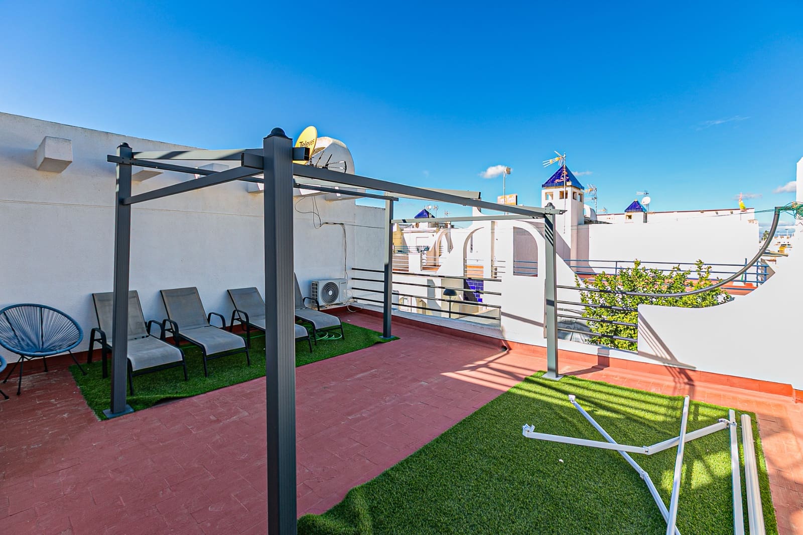 2 soveværelse Bungalow til salg i Torrevieja med swimmingpool - € 145.000 (Ref: 9539079)