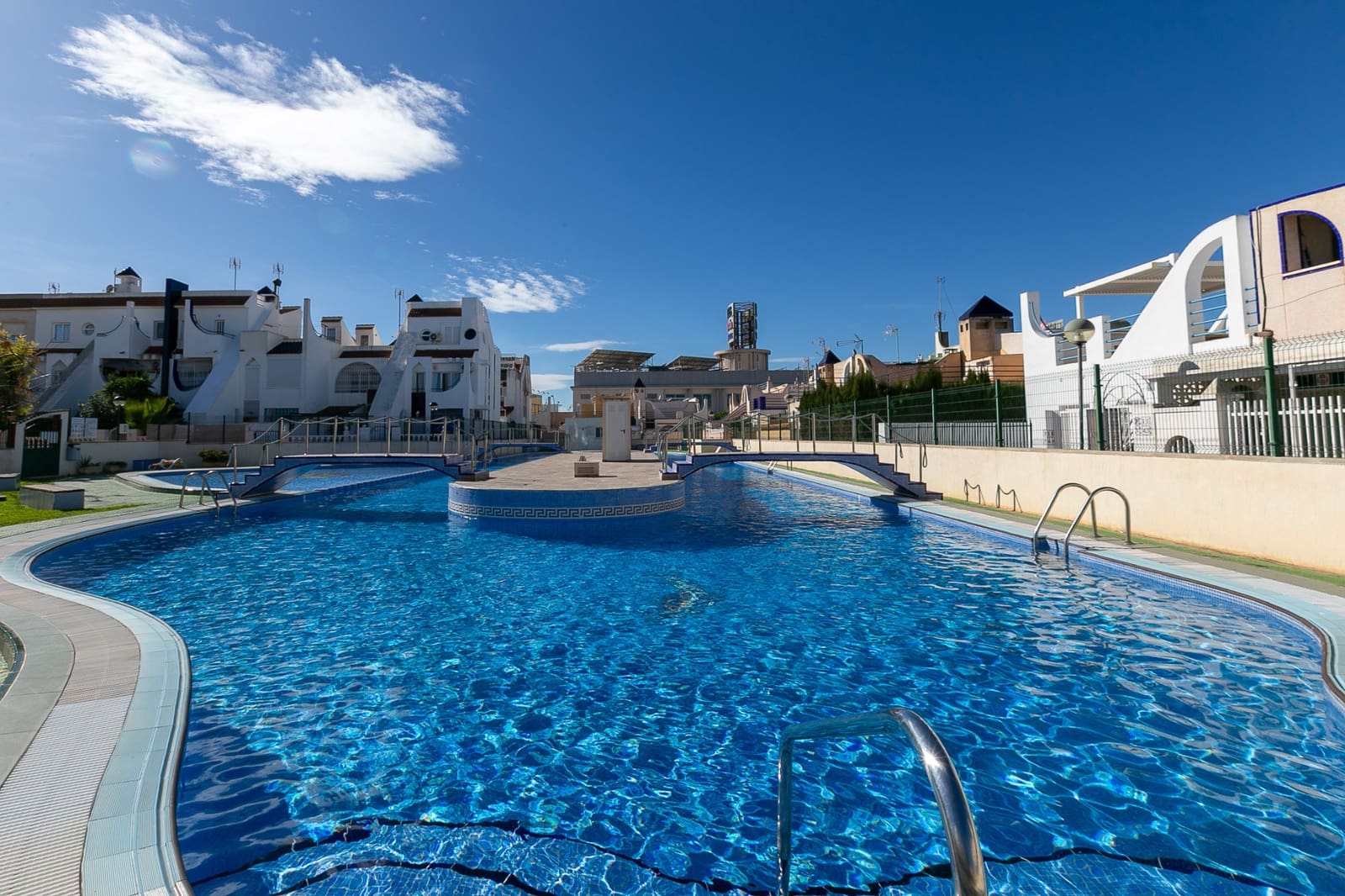 2 soveværelse Bungalow til salg i Torrevieja med swimmingpool - € 145.000 (Ref: 9539079)