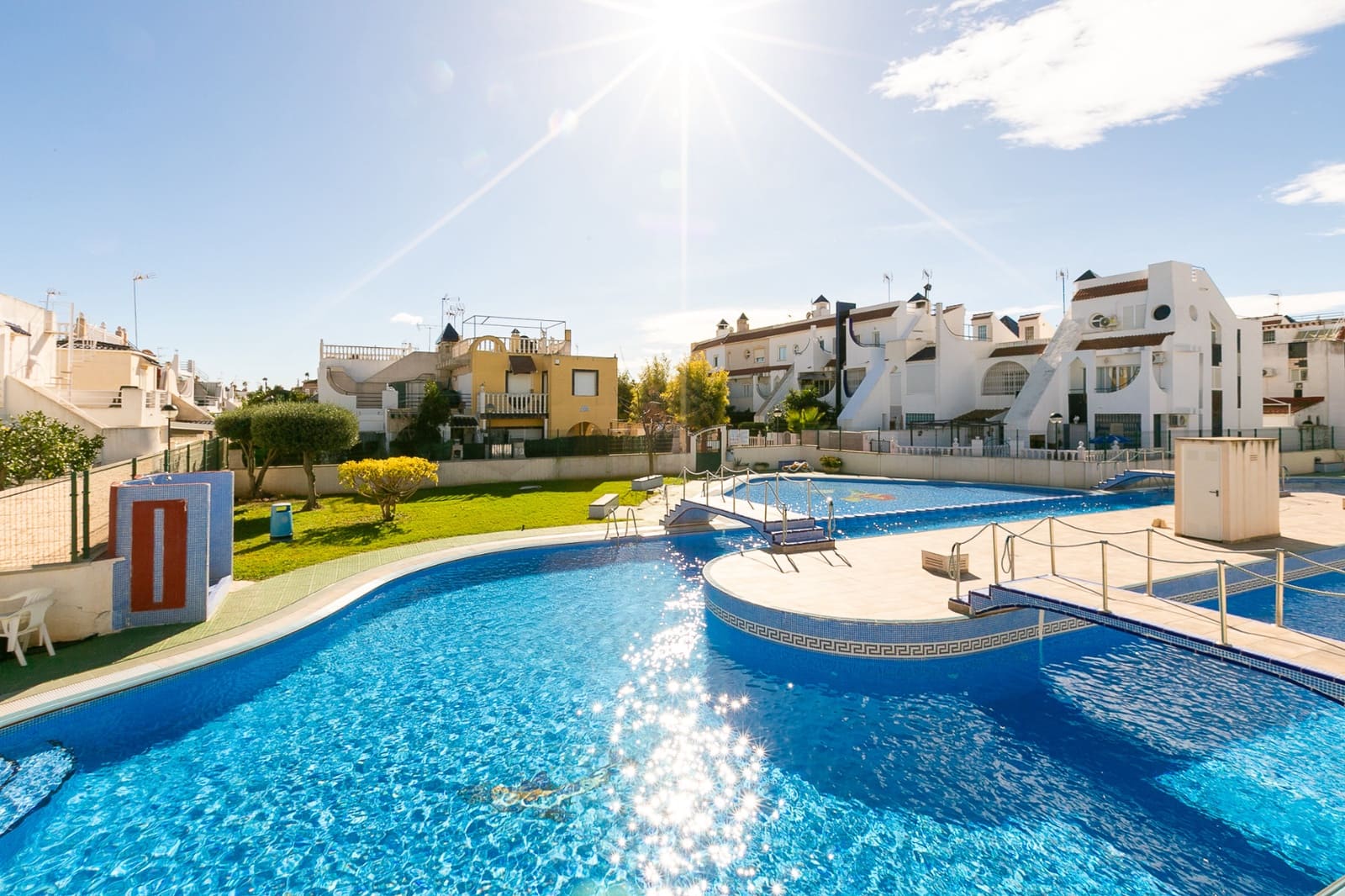2 soveværelse Bungalow til salg i Torrevieja med swimmingpool - € 145.000 (Ref: 9539079)