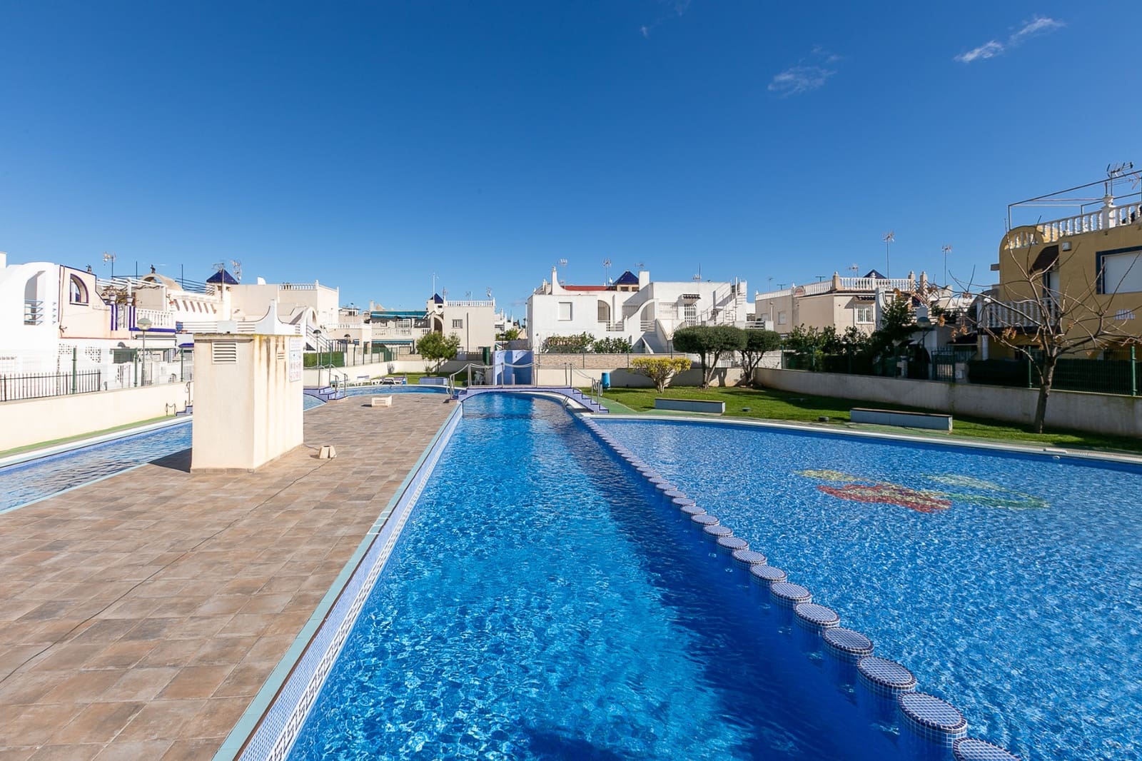 2 soveværelse Bungalow til salg i Torrevieja med swimmingpool - € 145.000 (Ref: 9539079)