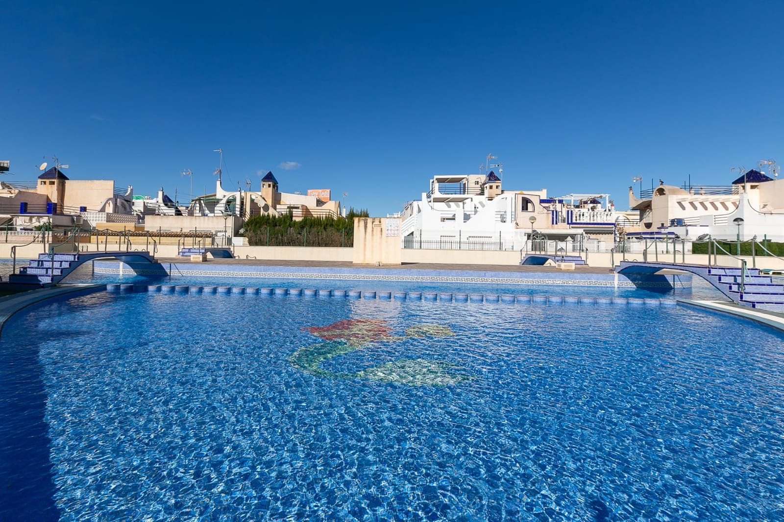 2 soveværelse Bungalow til salg i Torrevieja med swimmingpool - € 145.000 (Ref: 9539079)