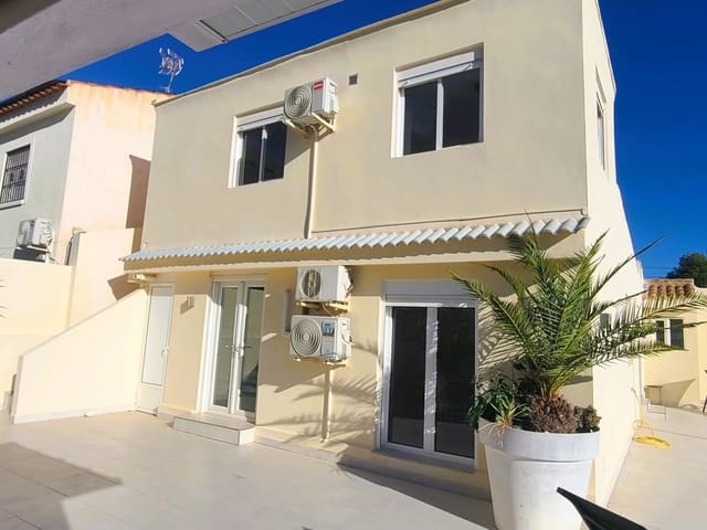 4 makuuhuone Huvila myytävänä paikassa Los Balcones mukana uima-altaan - 535 000 € (Ref: 9541894)