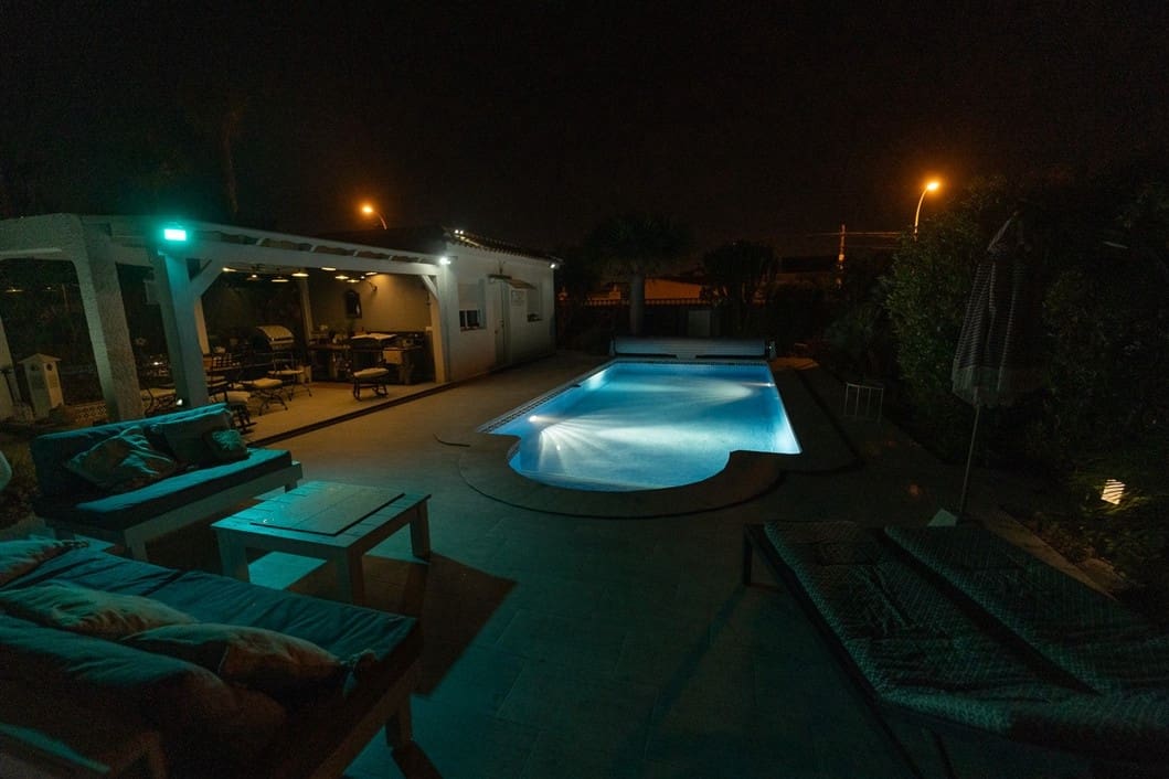 4 Zimmer Villa zu verkaufen in La Siesta mit Pool - 495.000 € (Ref: 9542561)