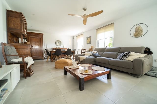 4 sovrum Villa till salu i La Siesta, Torrevieja med pool - 495 000 € (Ref: 9542561)