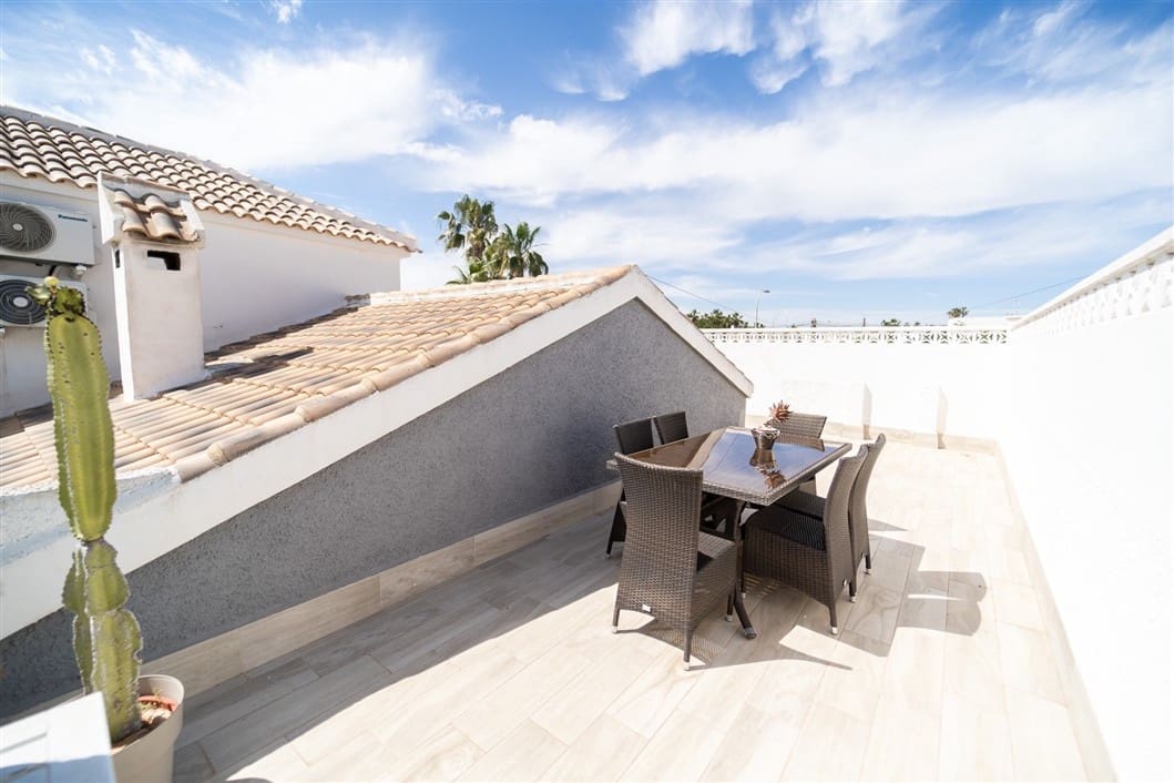 4 Zimmer Villa zu verkaufen in La Siesta mit Pool - 495.000 € (Ref: 9542561)