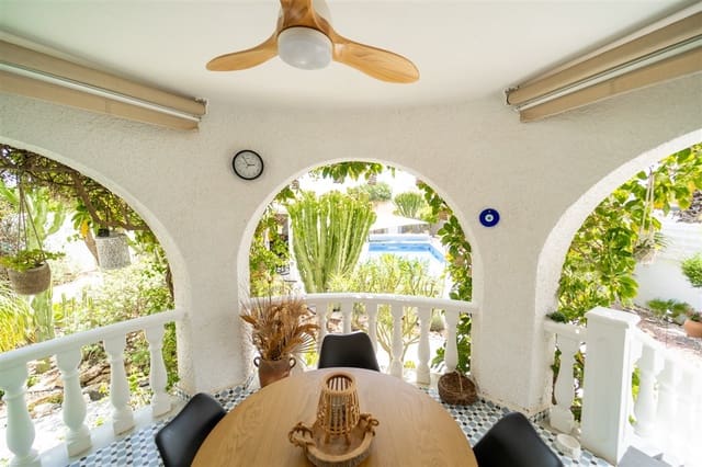 4 sovrum Villa till salu i La Siesta, Torrevieja med pool - 495 000 € (Ref: 9542561)