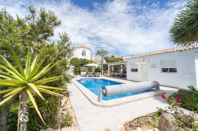 4 sovrum Villa till salu i La Siesta, Torrevieja med pool - 495 000 € (Ref: 9542561)