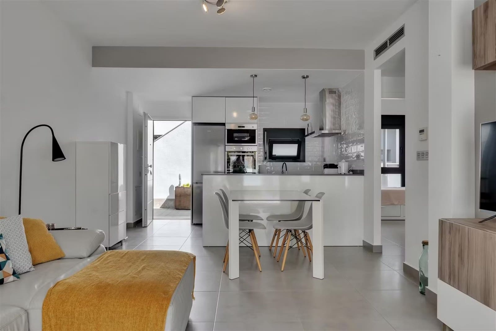 2 Zimmer Apartment zu verkaufen in Pilar de la Horadada mit Pool - 210.000 € (Ref: 9548992)