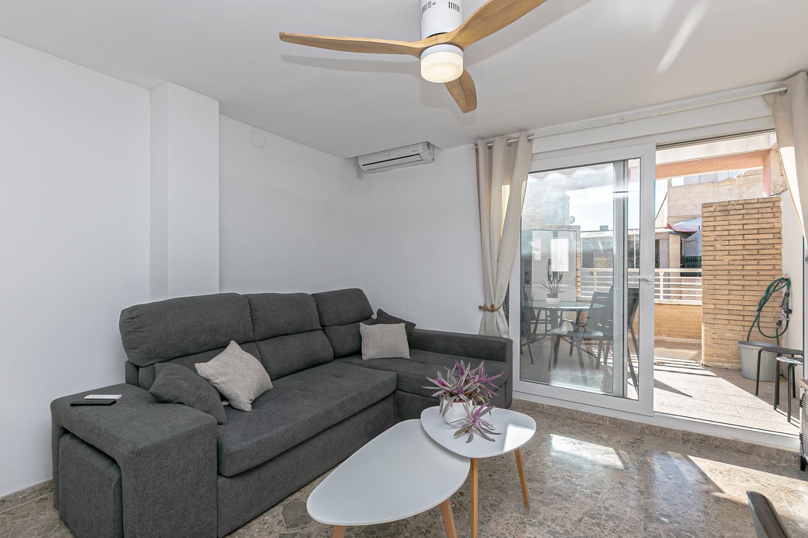 Ático de 2 habitaciones en Torrevieja en venta - 200.000 € (Ref: 9550127)