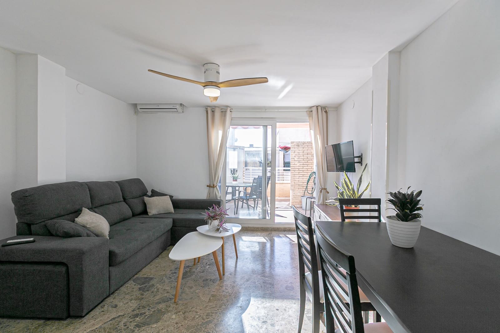 Ático de 2 habitaciones en Torrevieja en venta - 200.000 € (Ref: 9550127)
