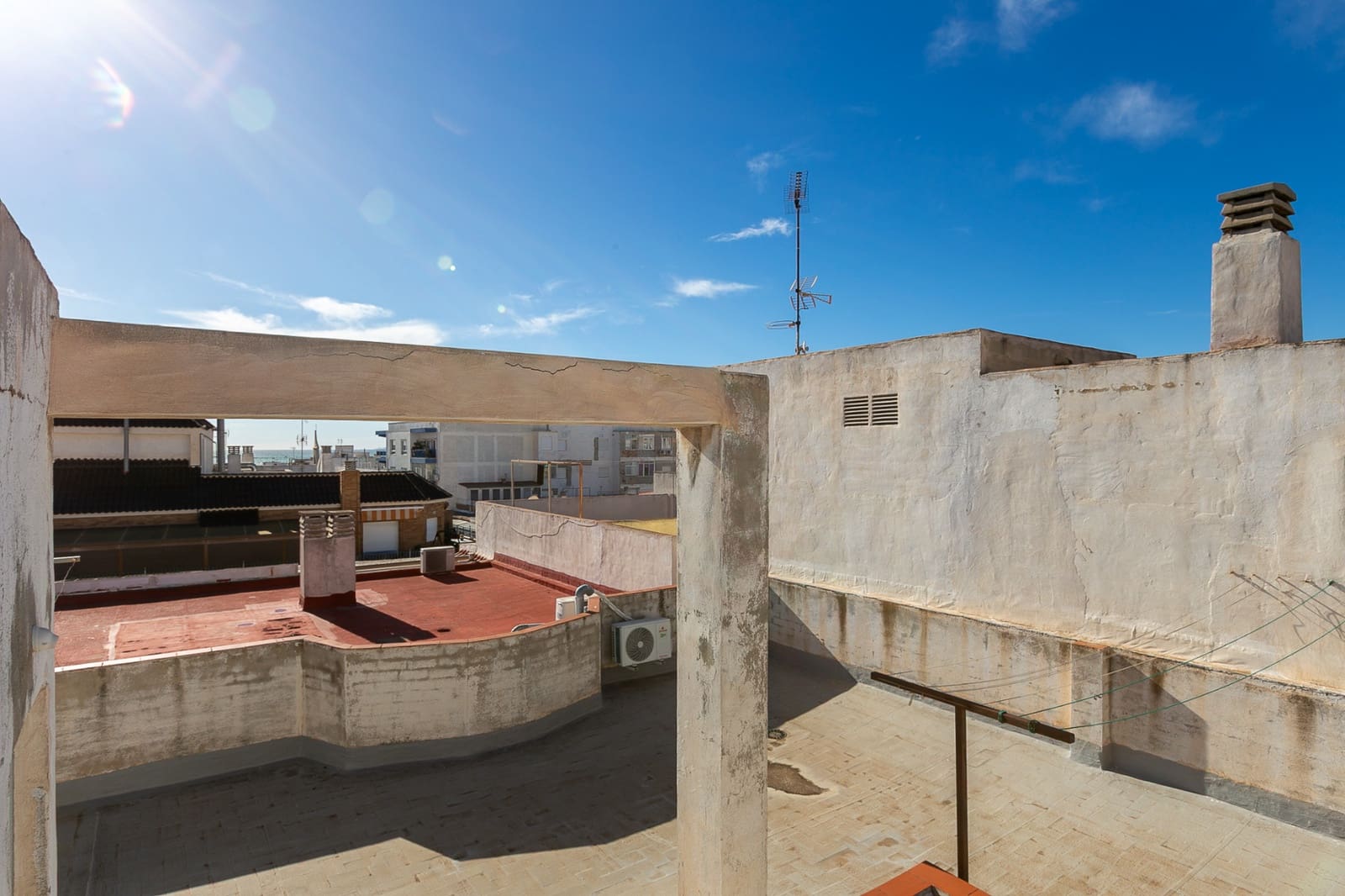 Ático de 2 habitaciones en Torrevieja en venta - 200.000 € (Ref: 9550127)
