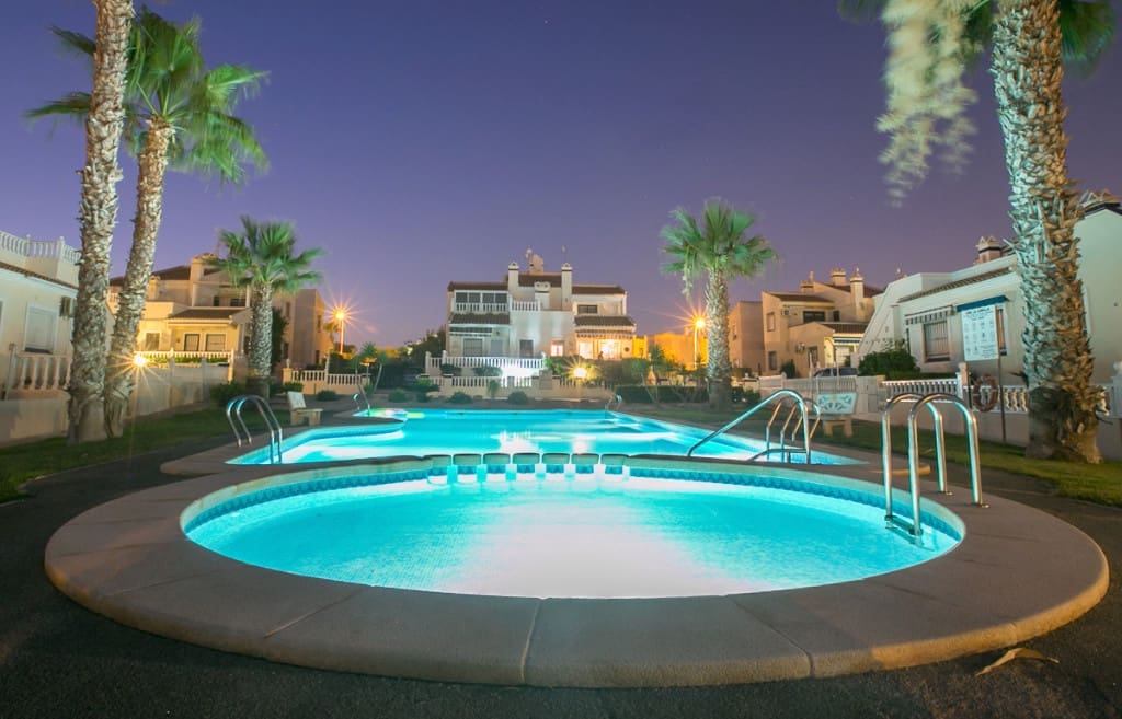 3 chambre Villa/Maison Mitoyenne à vendre à Playa Flamenca avec piscine - 249 000 € (Ref: 9610127)