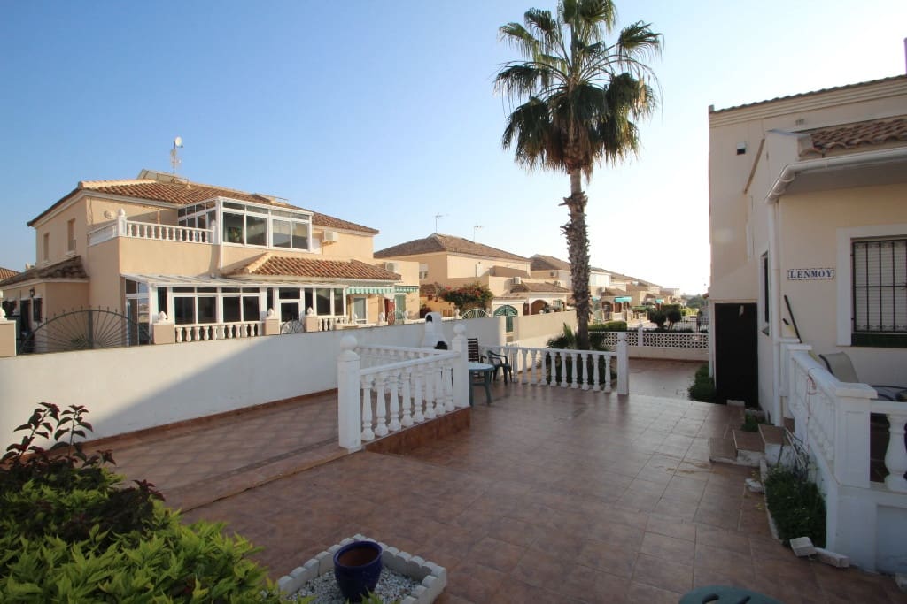 3 chambre Villa/Maison Mitoyenne à vendre à Playa Flamenca avec piscine - 249 000 € (Ref: 9610127)