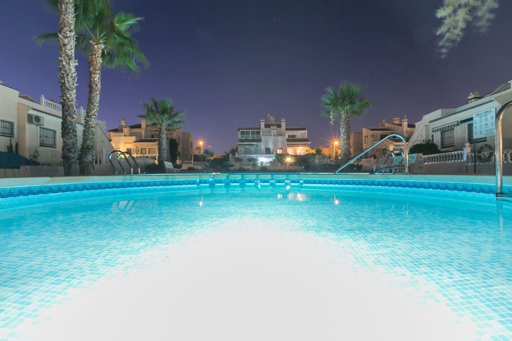 3 chambre Villa/Maison Mitoyenne à vendre à Playa Flamenca avec piscine - 249 000 € (Ref: 9610127)