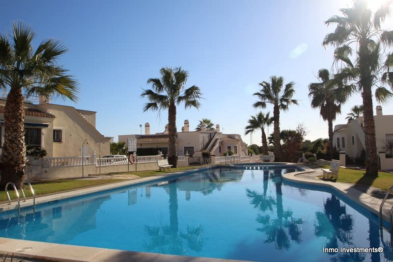 3 chambre Villa/Maison Mitoyenne à vendre à Playa Flamenca avec piscine - 249 000 € (Ref: 9610127)