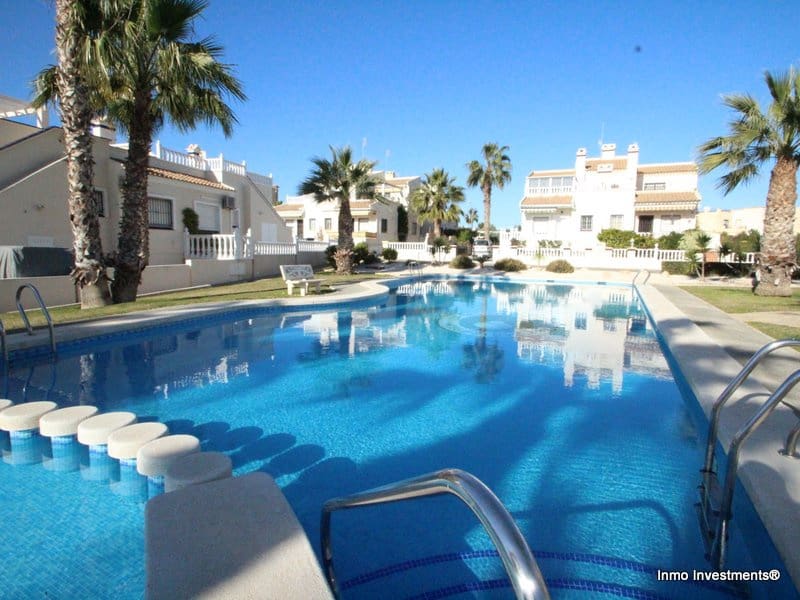 3 chambre Villa/Maison Mitoyenne à vendre à Playa Flamenca avec piscine - 249 000 € (Ref: 9610127)