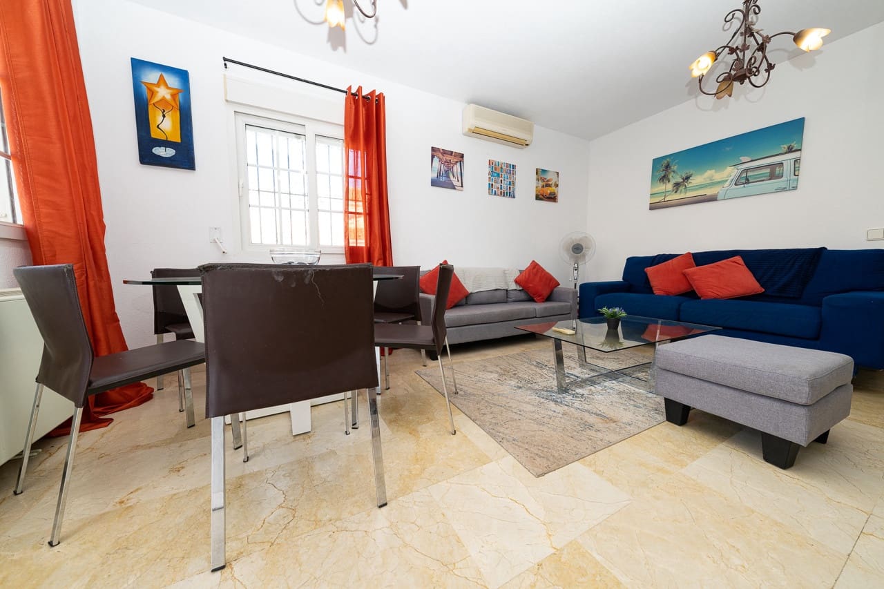 3 chambre Villa/Maison Mitoyenne à vendre à Playa Flamenca avec piscine - 249 000 € (Ref: 9610127)