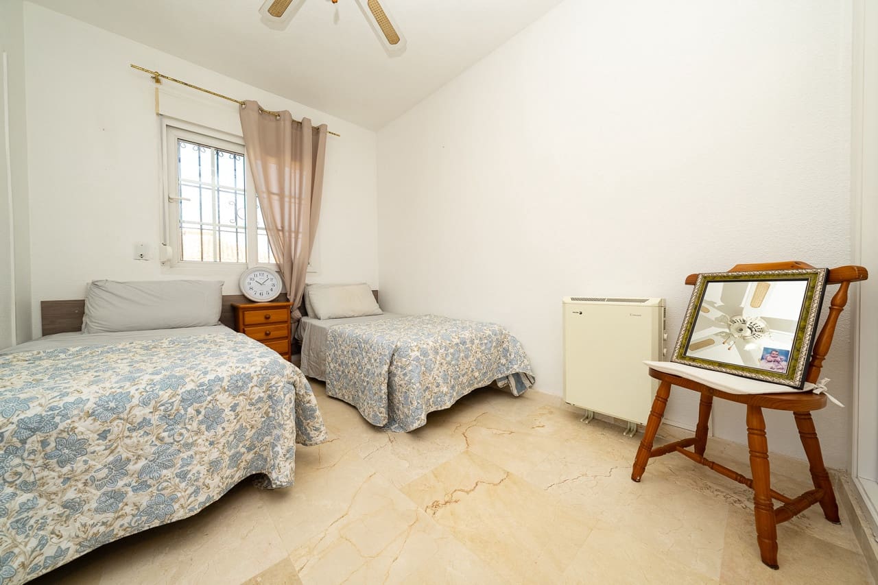 3 chambre Villa/Maison Mitoyenne à vendre à Playa Flamenca avec piscine - 249 000 € (Ref: 9610127)