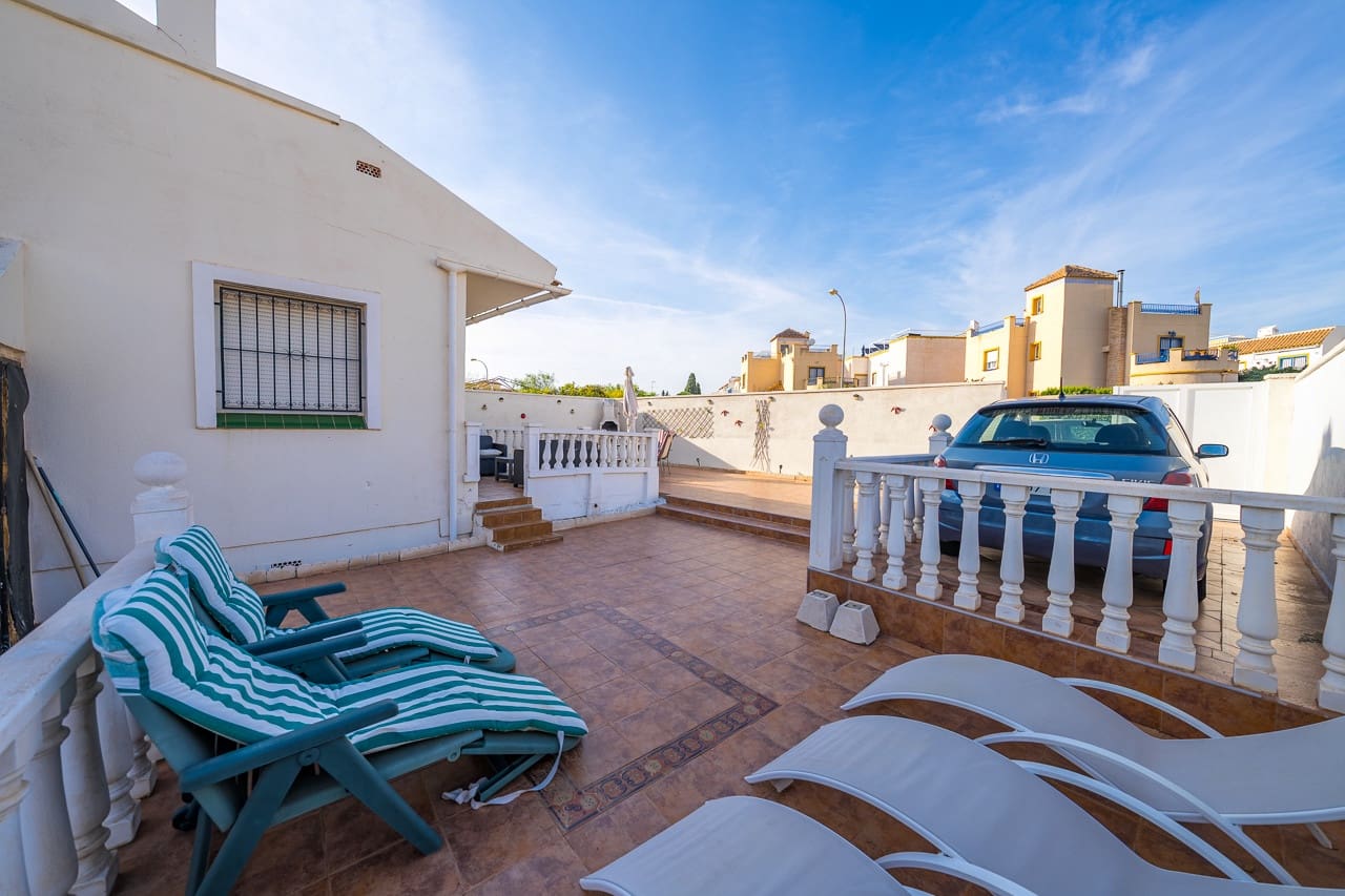 3 chambre Villa/Maison Mitoyenne à vendre à Playa Flamenca avec piscine - 249 000 € (Ref: 9610127)