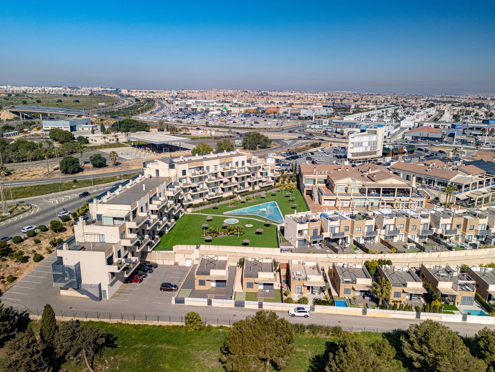 2 bedroom Apartment for sale in La Zenia with pool - € 249,900 (Ref: 9628009)