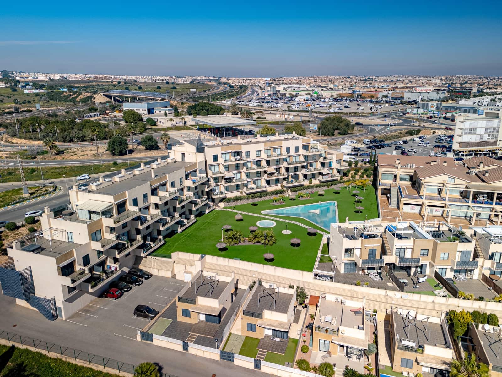 2 bedroom Apartment for sale in La Zenia with pool - € 249,900 (Ref: 9628009)