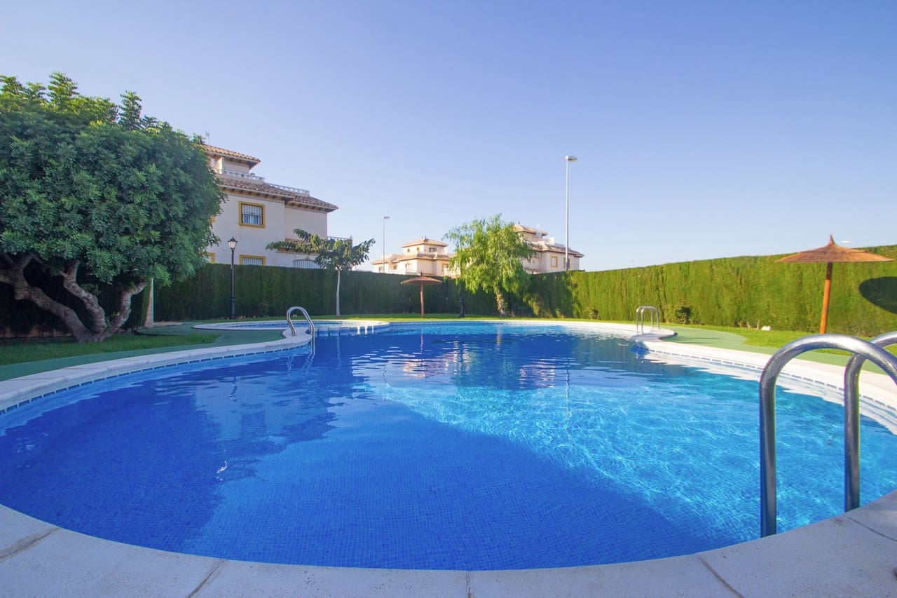 2 chambre Villa/Maison Mitoyenne à vendre à Orihuela Costa avec piscine - 229 900 € (Ref: 9671282)