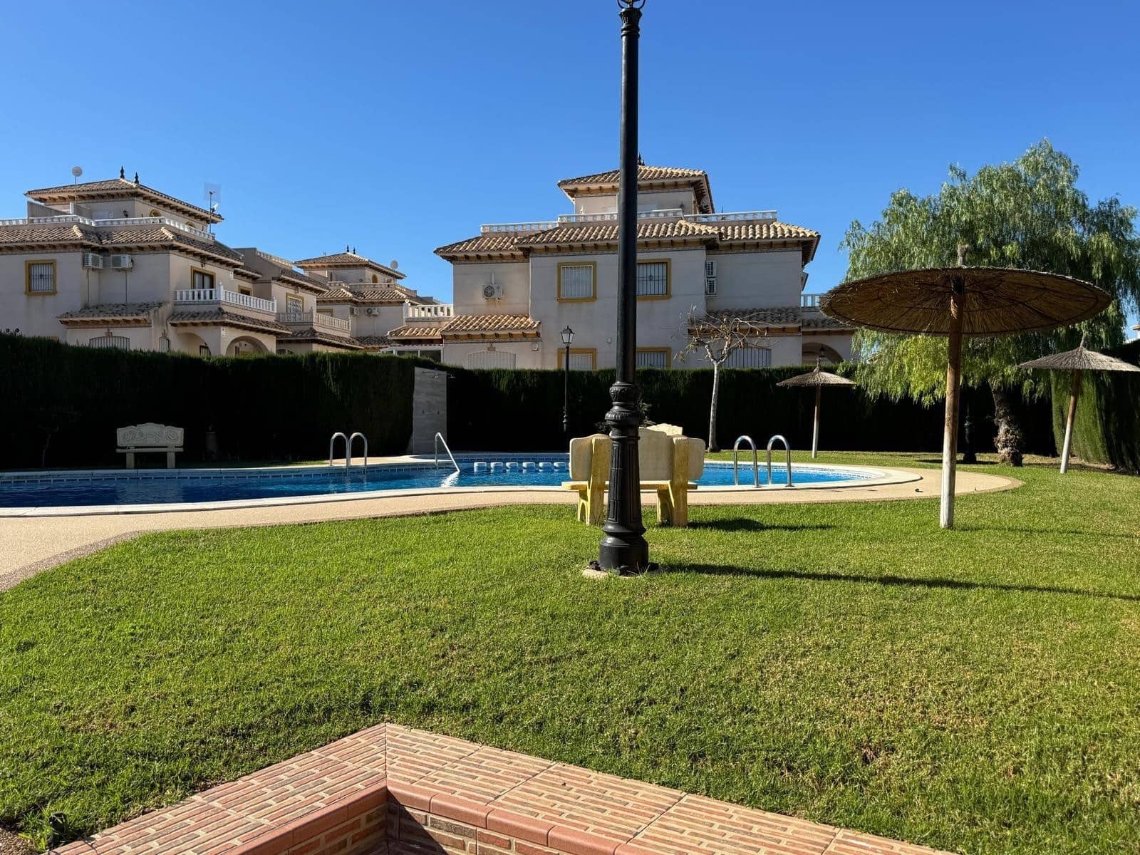 2 chambre Villa/Maison Mitoyenne à vendre à Orihuela Costa avec piscine - 229 900 € (Ref: 9671282)