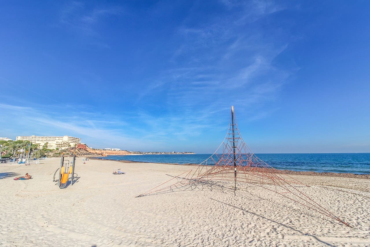 2 soverom Leilighet til salgs i Campoamor med svømmebasseng - € 220 000 (Ref: 9715682)