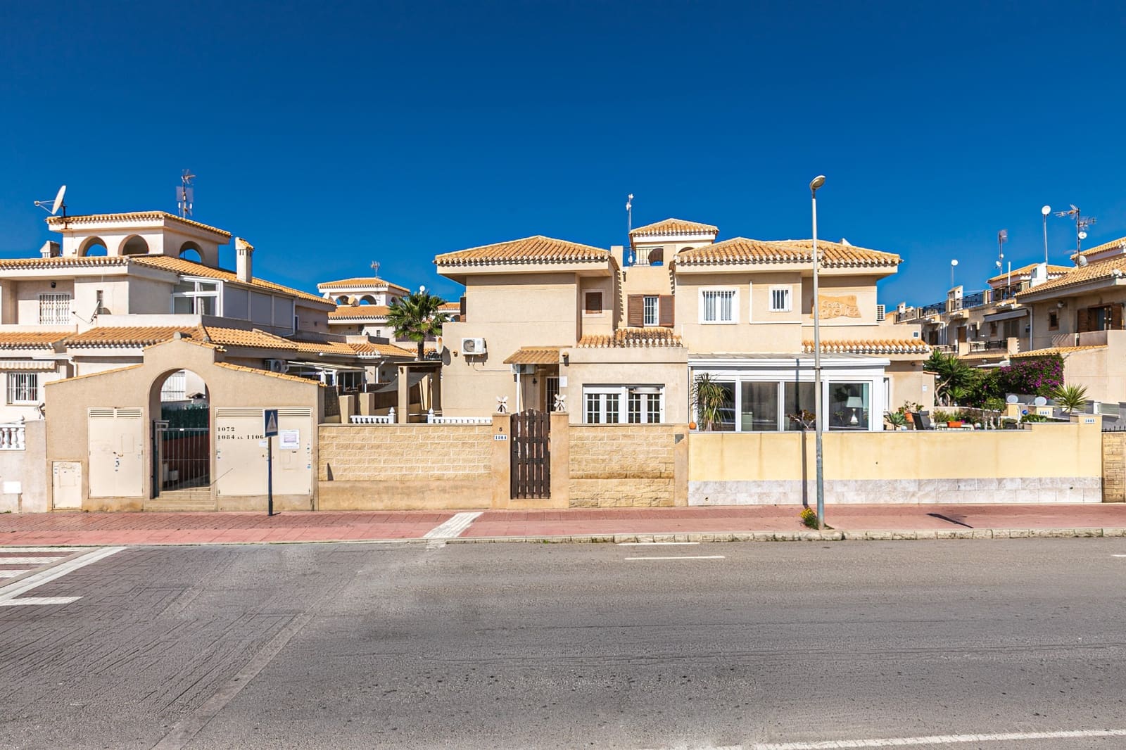 3 Zimmer Reihenhaus zu verkaufen in Playa Flamenca mit Pool - 239.000 € (Ref: 9715684)