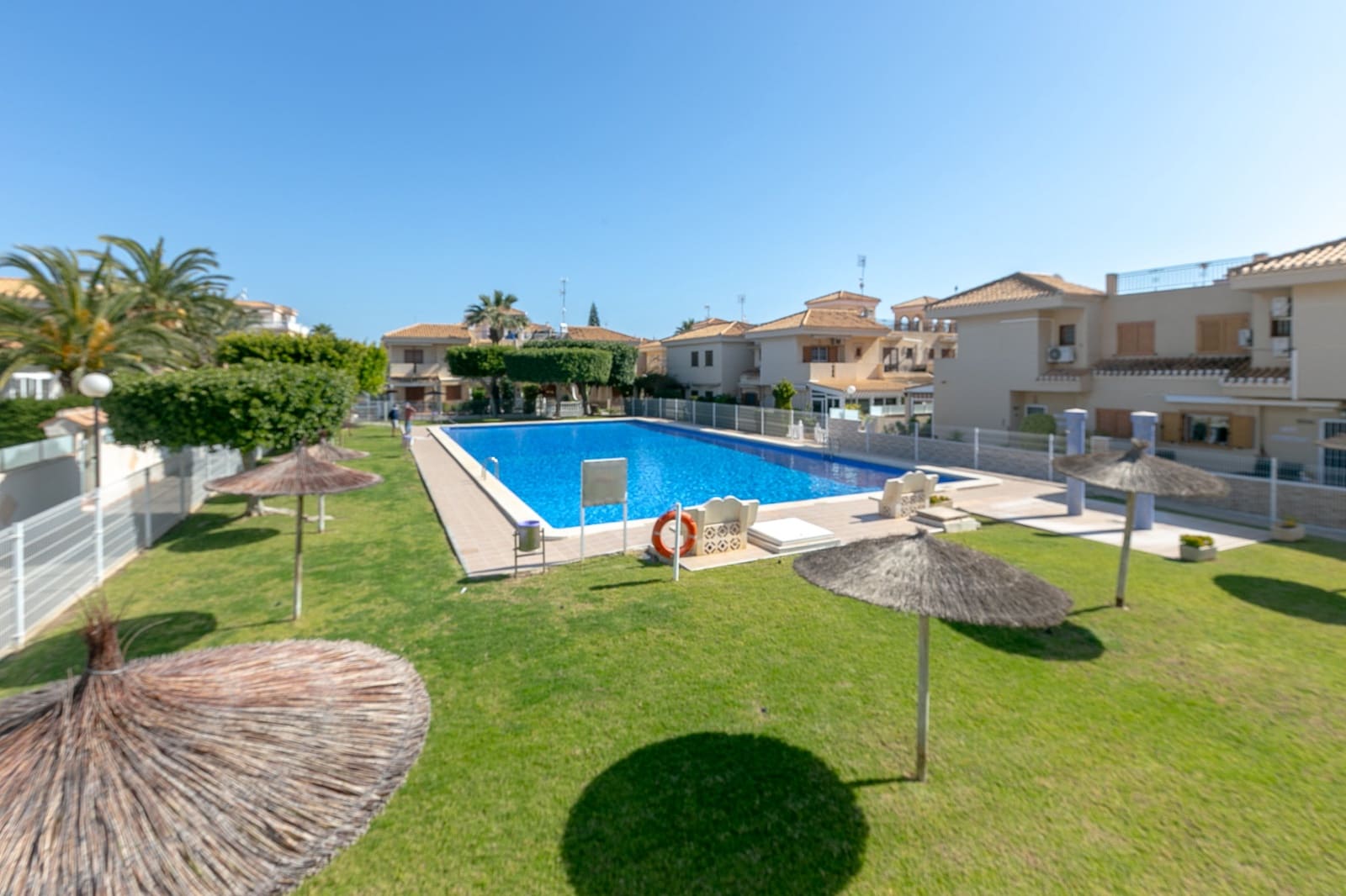 3 Zimmer Reihenhaus zu verkaufen in Playa Flamenca mit Pool - 239.000 € (Ref: 9715684)