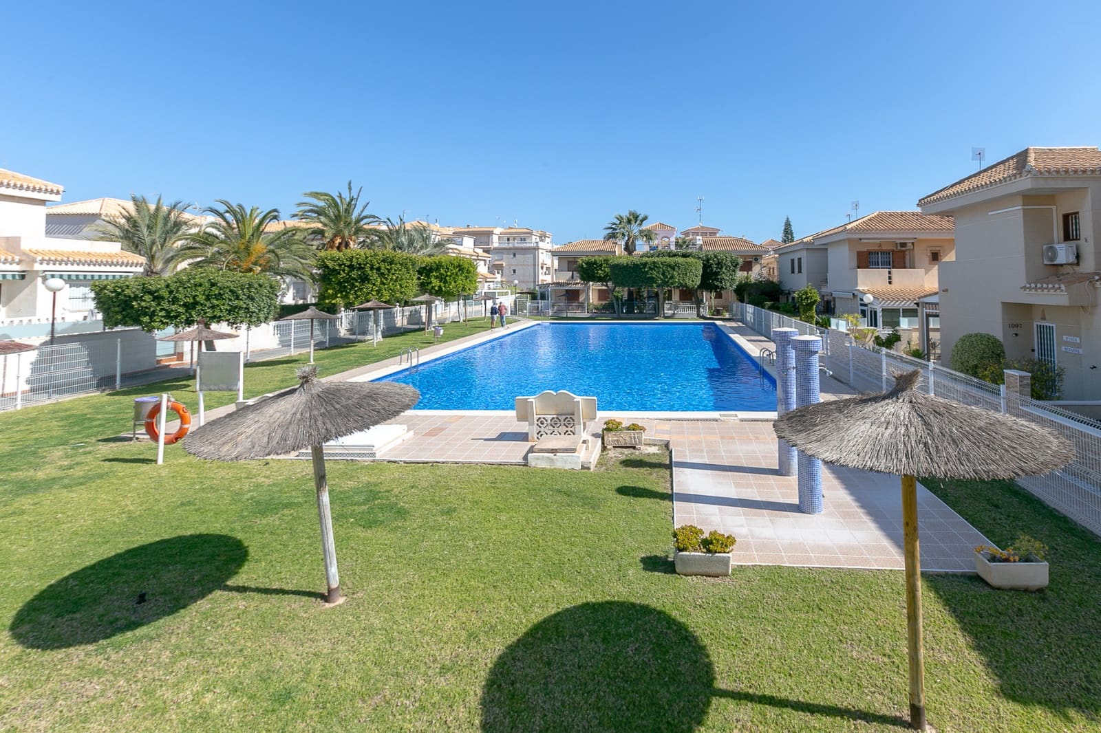 3 Zimmer Reihenhaus zu verkaufen in Playa Flamenca mit Pool - 239.000 € (Ref: 9715684)