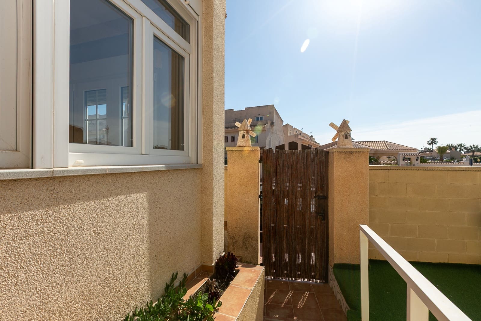 3 Zimmer Reihenhaus zu verkaufen in Playa Flamenca mit Pool - 239.000 € (Ref: 9715684)