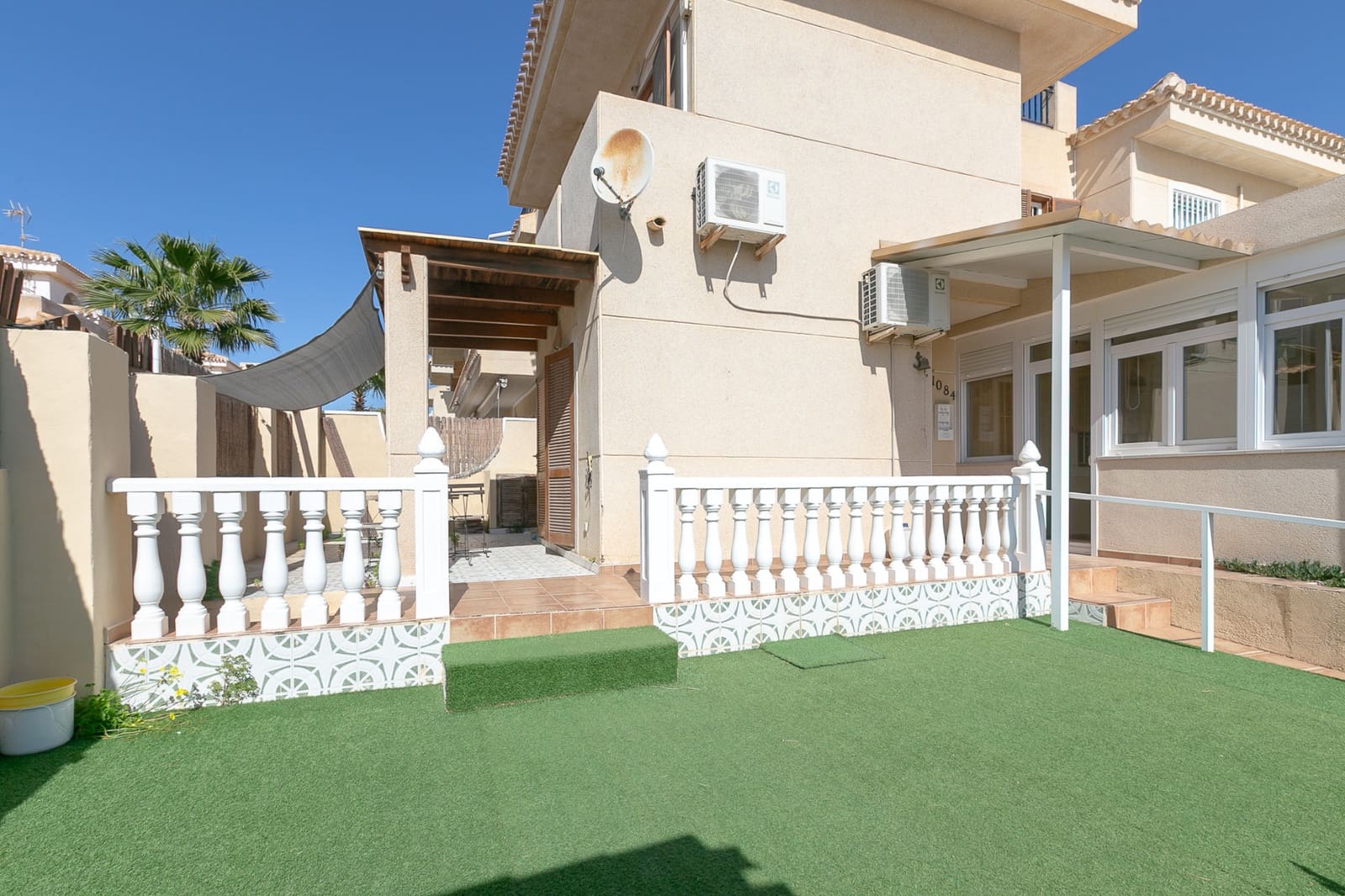 3 Zimmer Reihenhaus zu verkaufen in Playa Flamenca mit Pool - 239.000 € (Ref: 9715684)