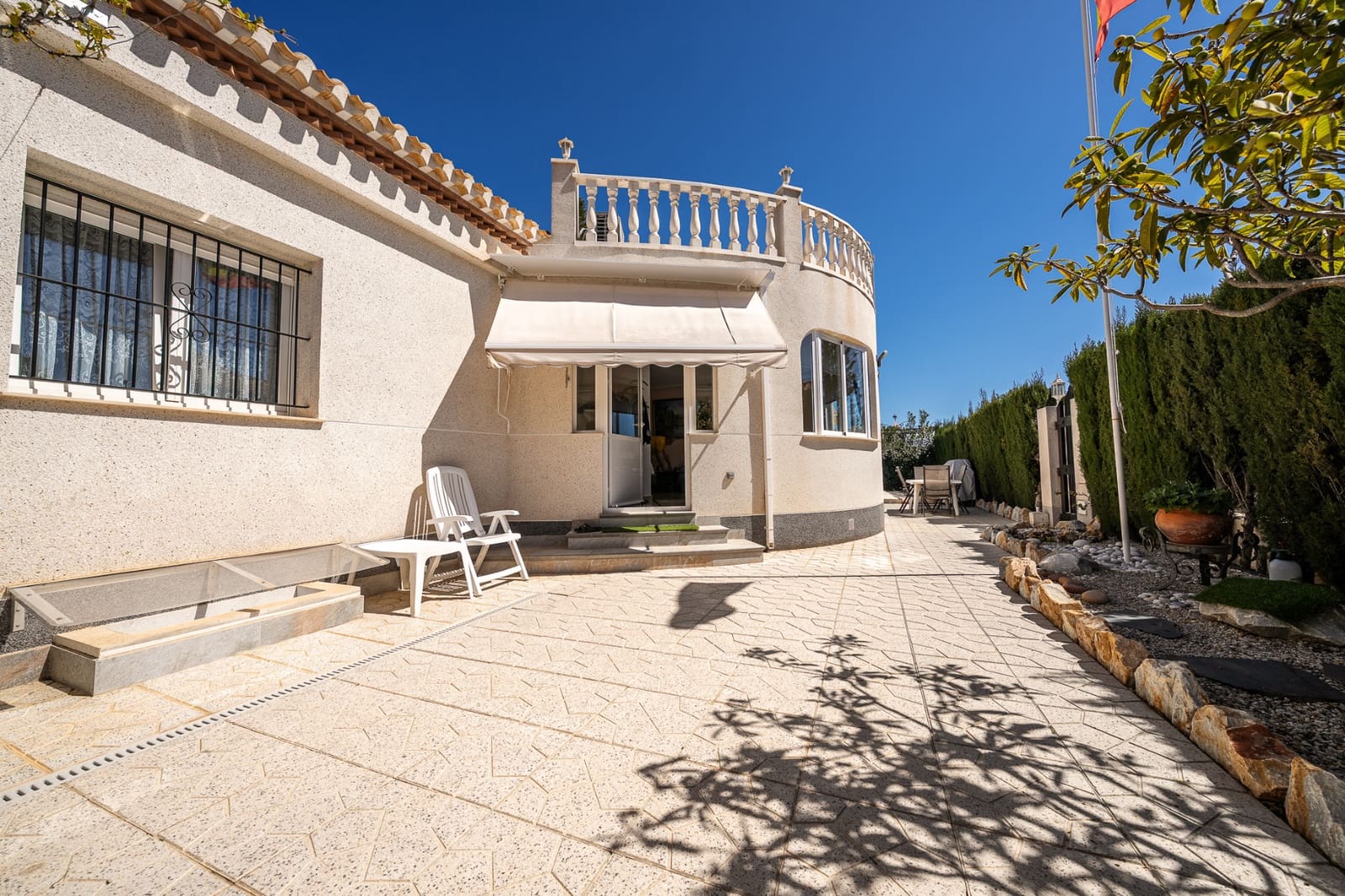 3 soveværelse Villa til salg i Playa Flamenca med swimmingpool - € 565.000 (Ref: 9720341)