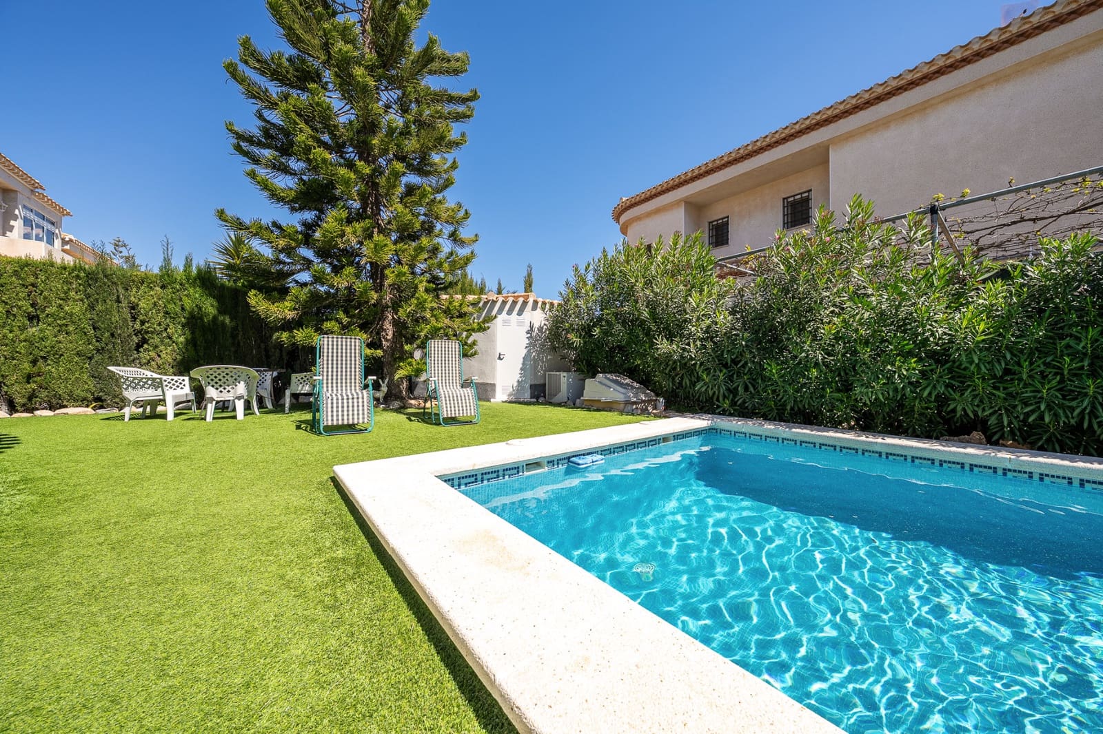 3 soveværelse Villa til salg i Playa Flamenca med swimmingpool - € 565.000 (Ref: 9720341)