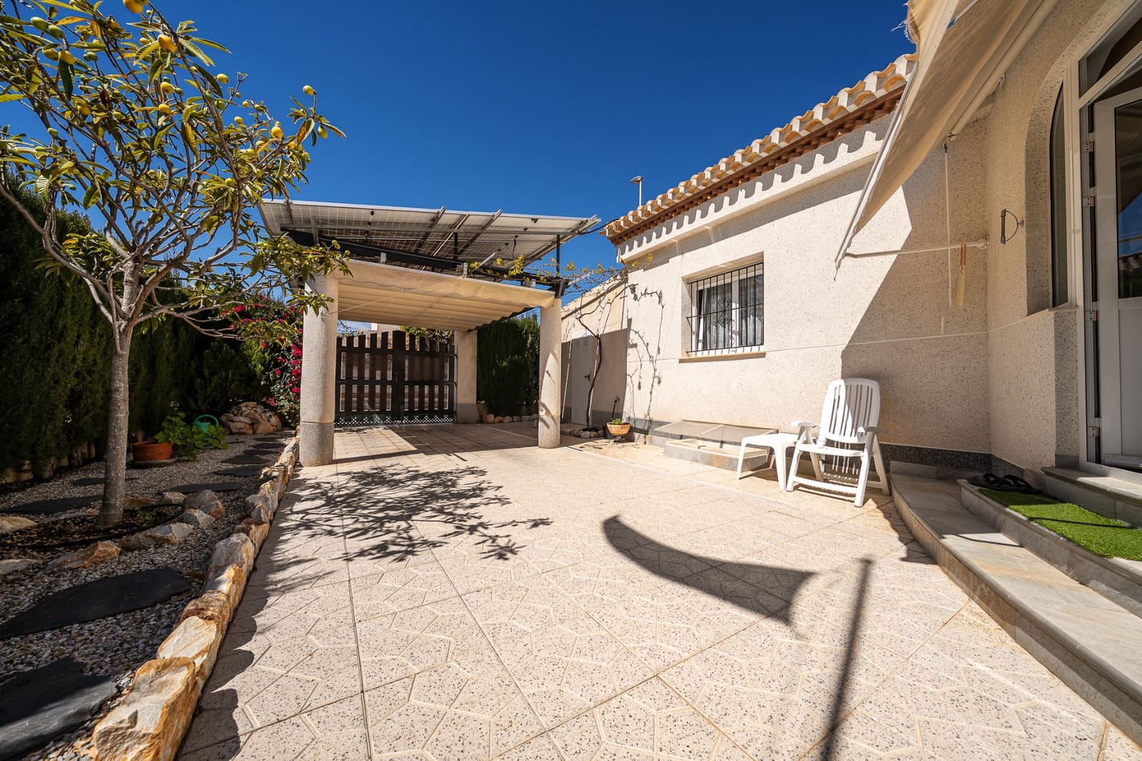 3 soveværelse Villa til salg i Playa Flamenca med swimmingpool - € 565.000 (Ref: 9720341)