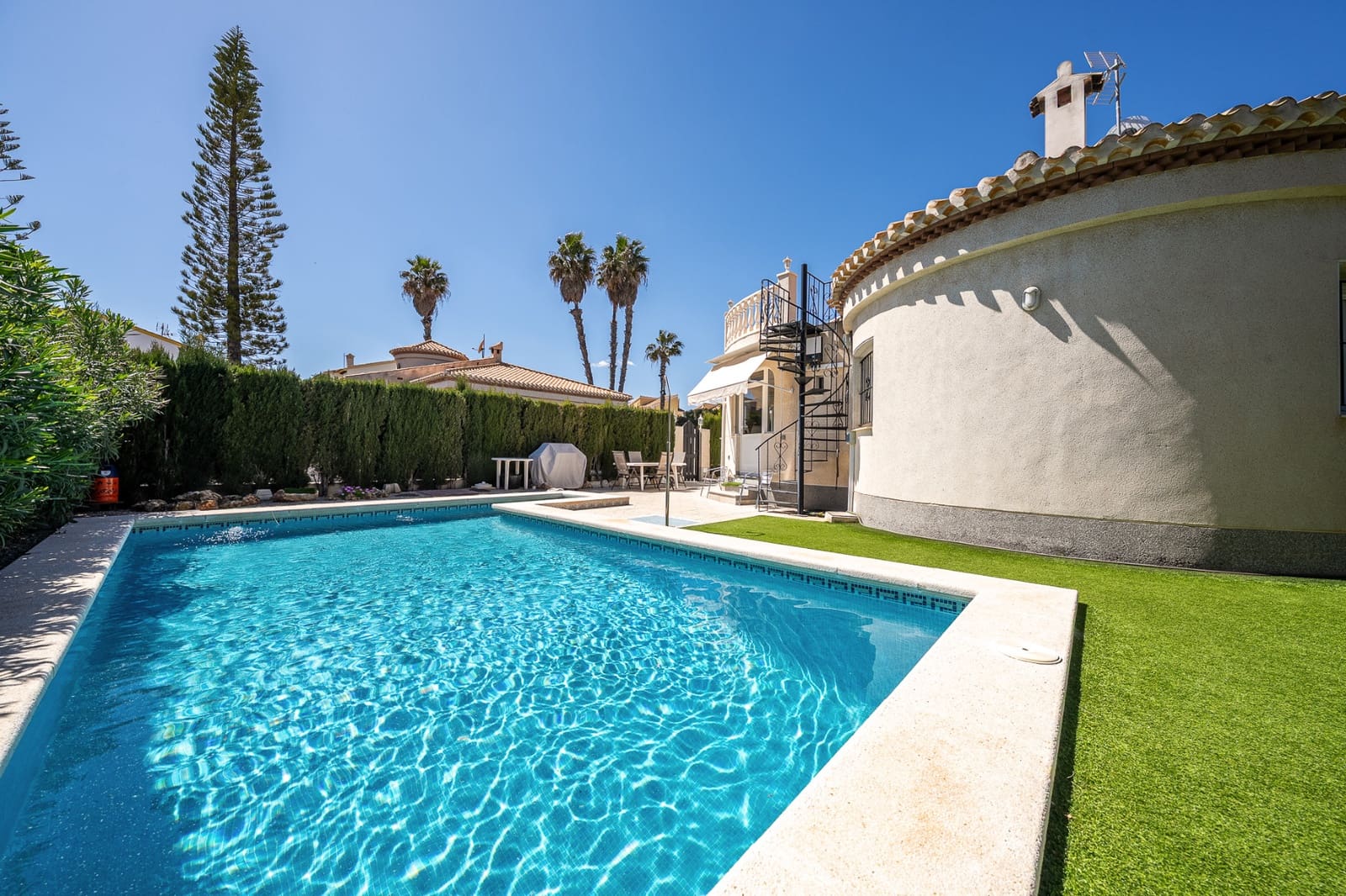 3 soveværelse Villa til salg i Playa Flamenca med swimmingpool - € 565.000 (Ref: 9720341)