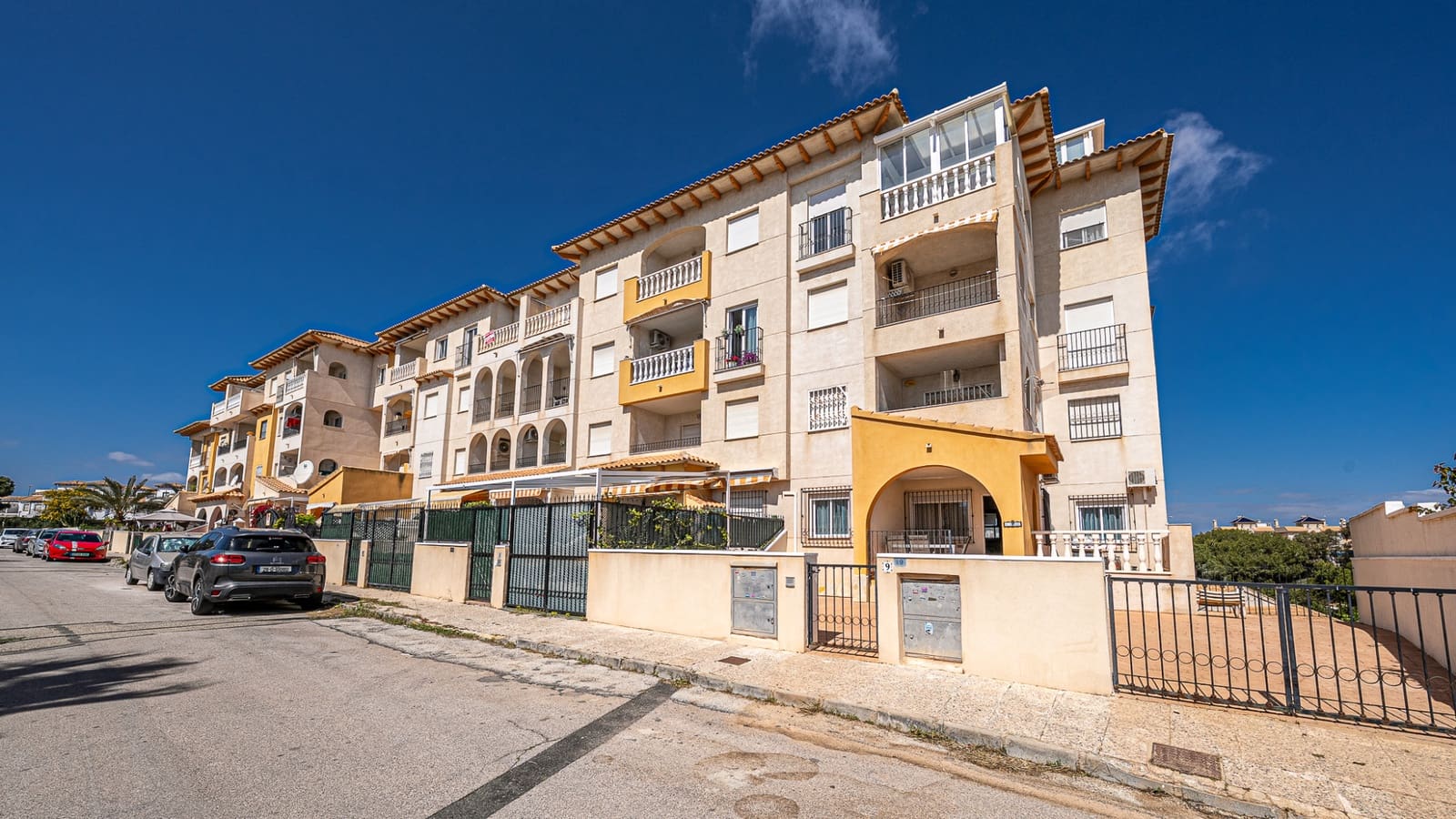 3 slaapkamer Appartement te koop in La Zenia met zwembad - € 239.500 (Ref: 9729520)