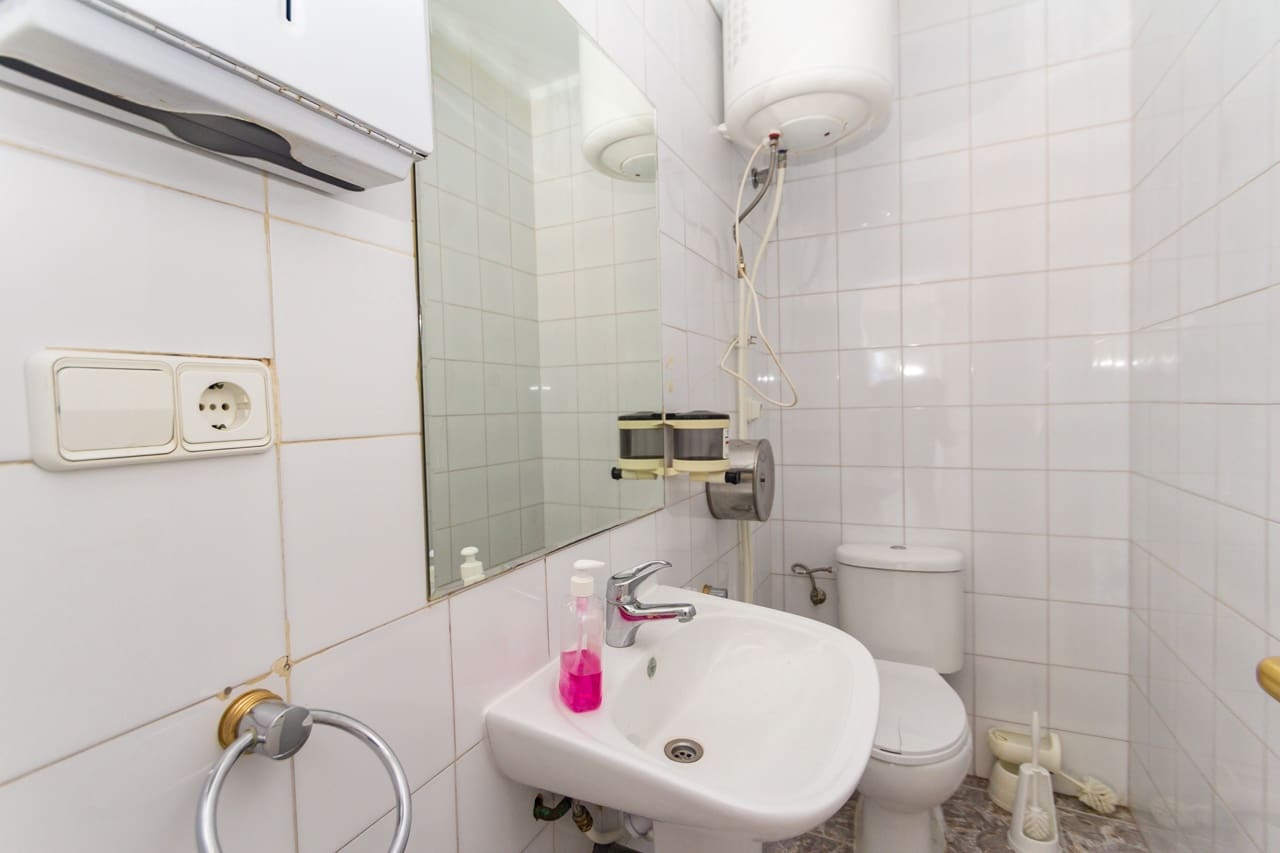 1 bedroom Commercial for rent in Villamartin - € 1,650 (Ref: 9737141)