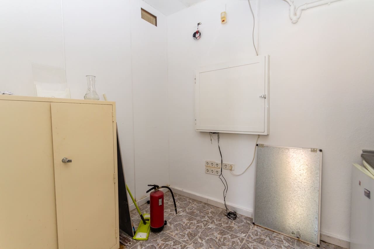 1 bedroom Commercial for rent in Villamartin - € 1,650 (Ref: 9737141)