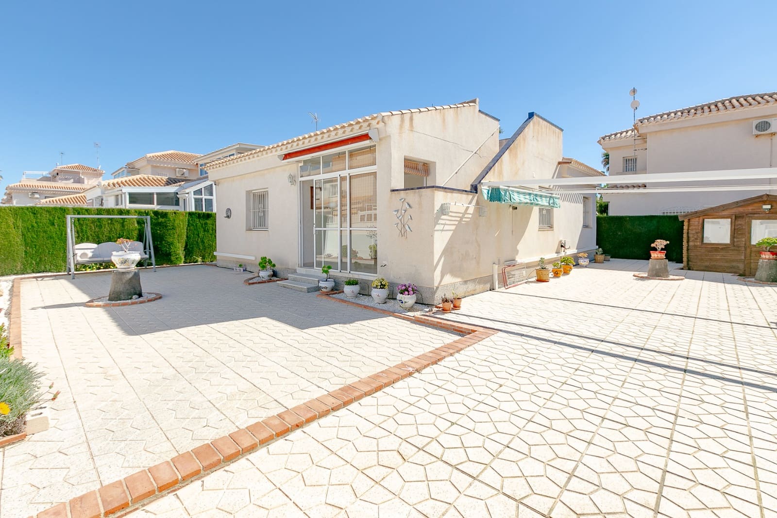 2 slaapkamer Villa te koop in Playa Flamenca met zwembad - € 285.000 (Ref: 9737219)