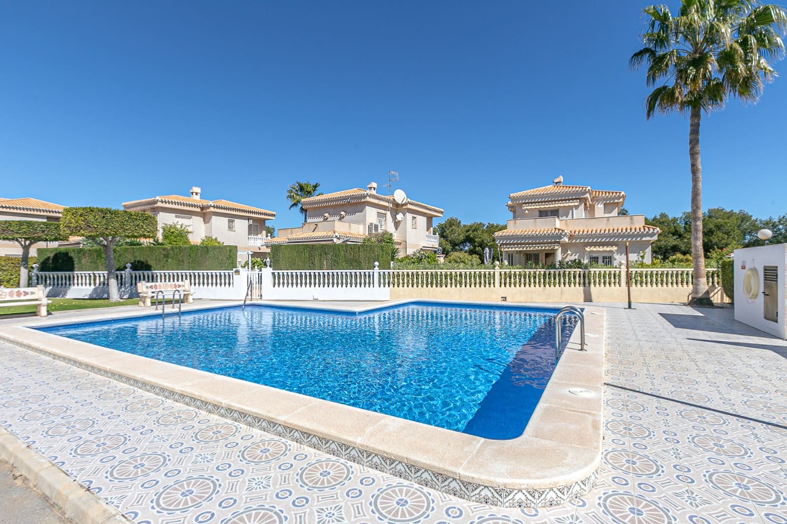 2 slaapkamer Villa te koop in Playa Flamenca met zwembad - € 285.000 (Ref: 9737219)
