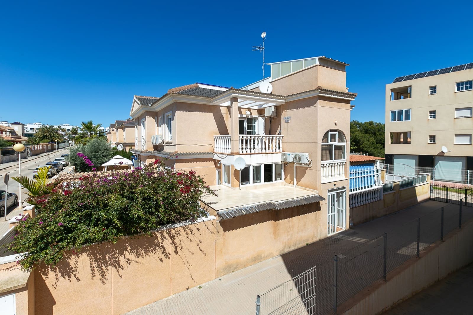 2 soveværelse Bungalow til salg i La Zenia - € 169.900 (Ref: 9753645)