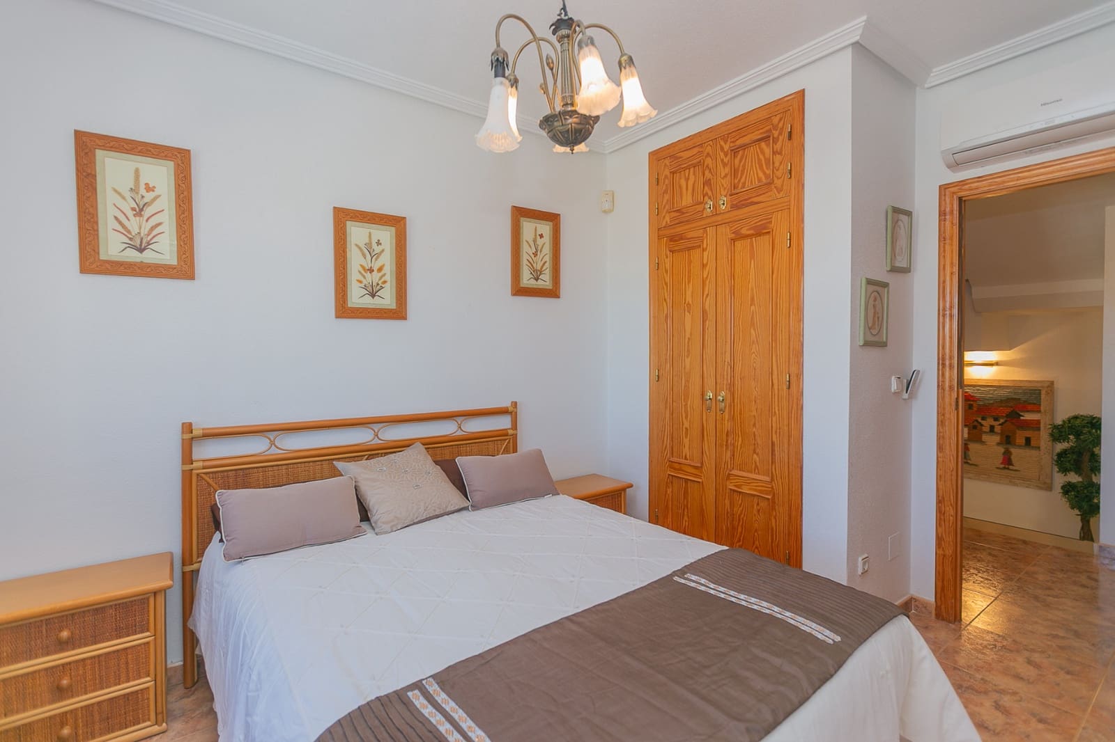 Pareado de 2 habitaciones en La Zenia en venta con piscina - 295.000 € (Ref: 9753646)