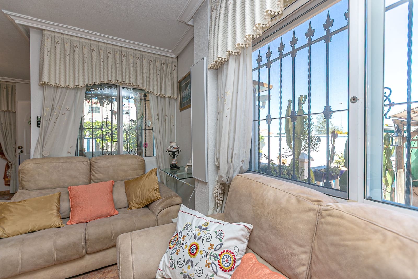 Pareado de 2 habitaciones en La Zenia en venta con piscina - 295.000 € (Ref: 9753646)